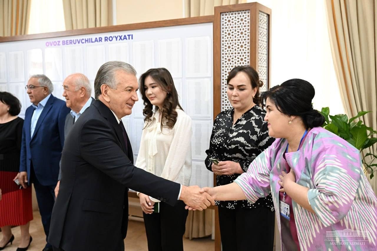 President of Uzbekistan votes in referendum