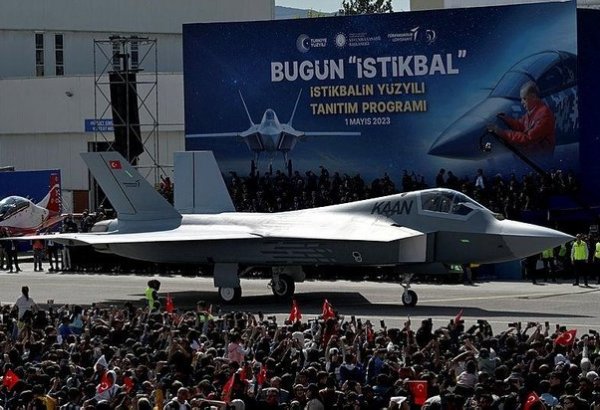 Türkiye’s Hürjet and ‘Kaan’ show off on runway