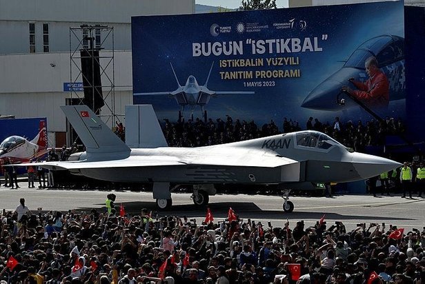 Türkiye’s Hürjet and ‘Kaan’ show off on runway