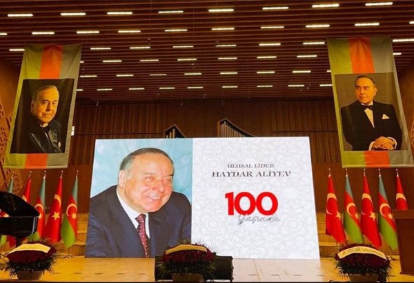 Türkiyənin Ankara şəhərində Ümummilli lider Heydər Əliyevin 100 illik yubileyinə həsr olunmuş tədbir baş tutub