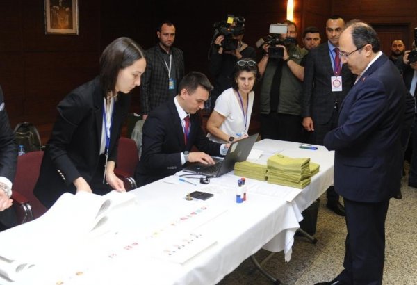 В Азербайджане началось голосование граждан Турции в связи с выборами в этой стране