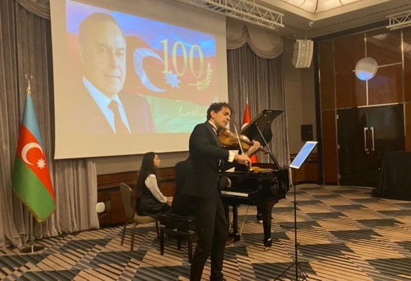 Heydər Əliyev İstanbulda 100 illik yubiley konserti ilə anılıb