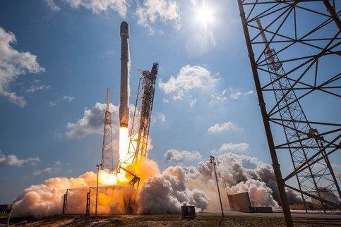 "SpaceX" raketi "Starlink" internet peyklərinin yeni partiyası ilə orbitə çıxacaq