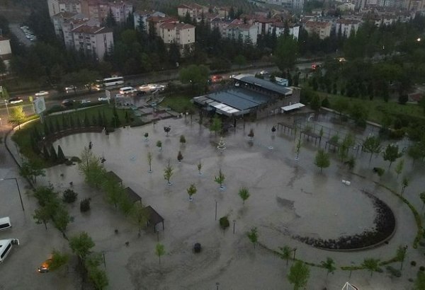 Ankarada yağan güclü yağış gündəlik həyata mənfi təsir göstərib