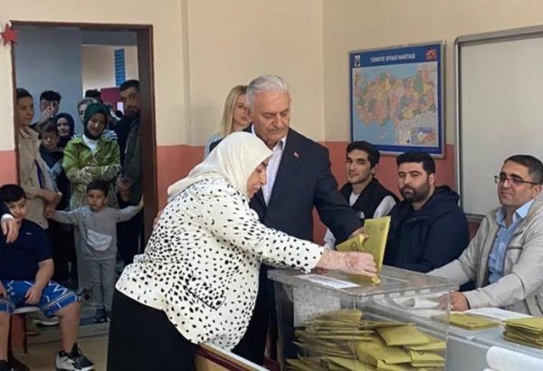 First Deputy Chairman of Turkish AK Party casts vote in presidential elections