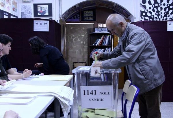 В Турции продолжается голосование на президентских и парламентских выборах