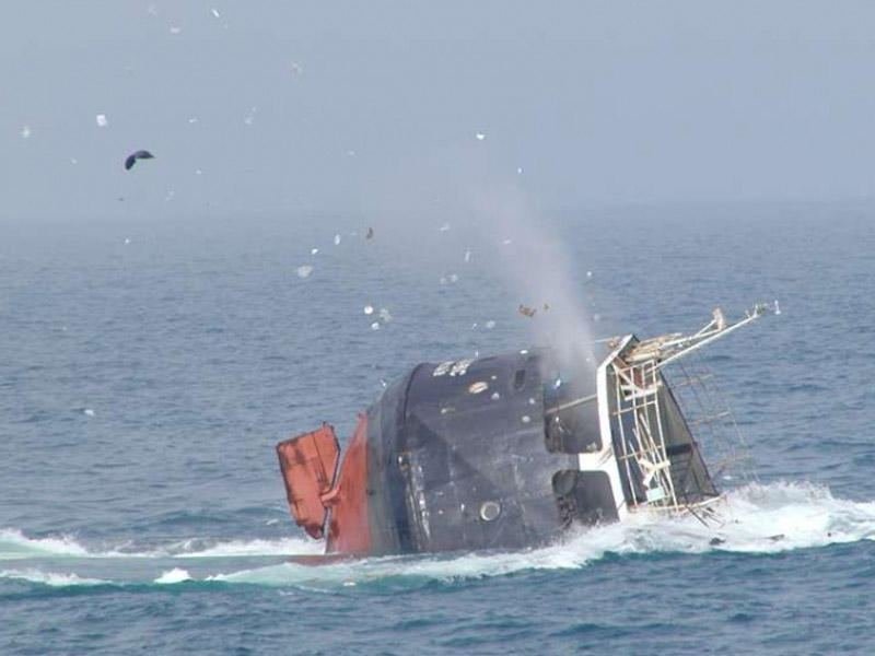 Дтп судно. Крушение сухогруза в черном море. Кораблекрушение в Азовском море. Корабль утонул в черном море. Крушения судов в японском море.