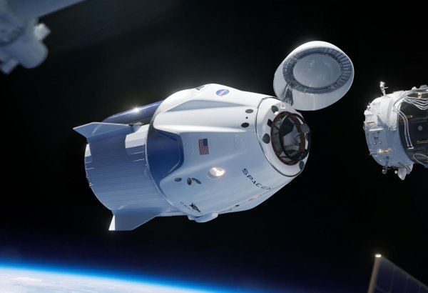 "SpaceX" şirkəti turistlərin olduğu kosmik gəmini BKS-ə göndərib