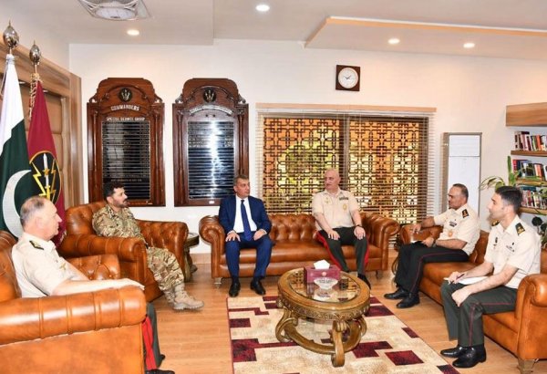 Chief of General Staff of Azerbaijan Army visits Pakistan Special Service Group division