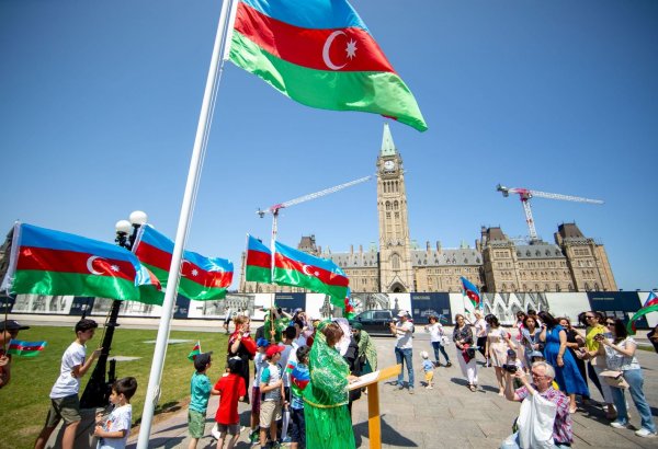Kanada parlamentinin önündə Azərbaycan bayrağı qaldırılıb