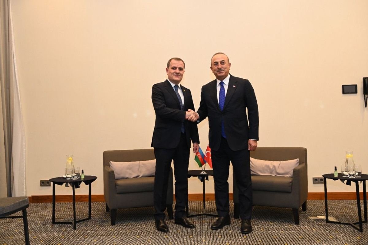 Джейхун Байрамов поблагодарил Мевлюта Чавушоглу за вклад в азербайджано-турецкие отношения