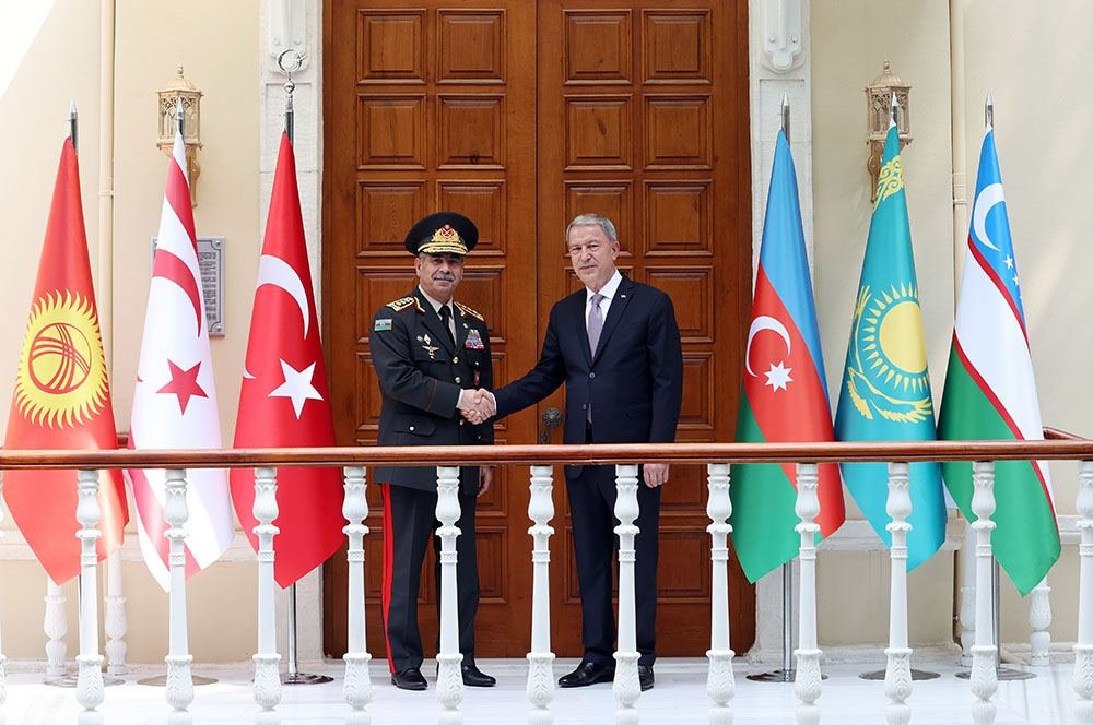 Министр обороны Азербайджана направил письмо с благодарностью Хулуси Акару