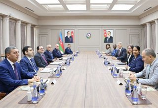 Azerbaijani PM meets delegation from World Bank
