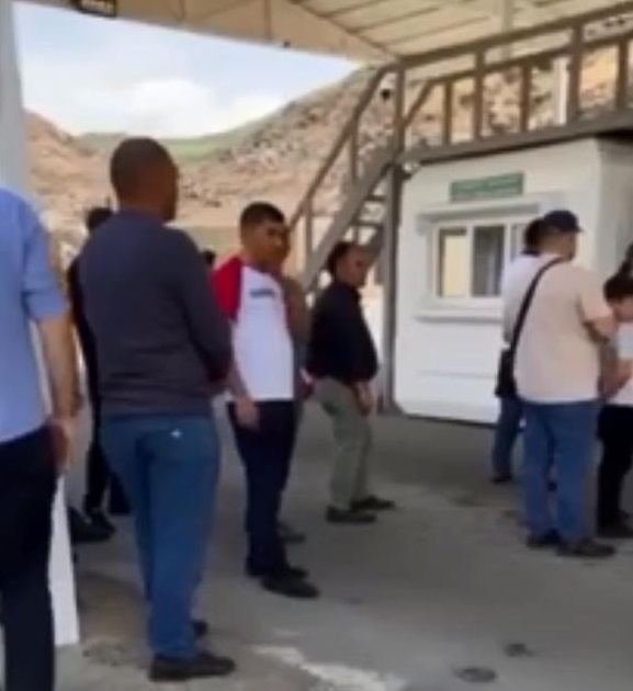 Armenian residents of Azerbaijan's Karabakh freely cross checkpoint on Lachin-Khankendi road