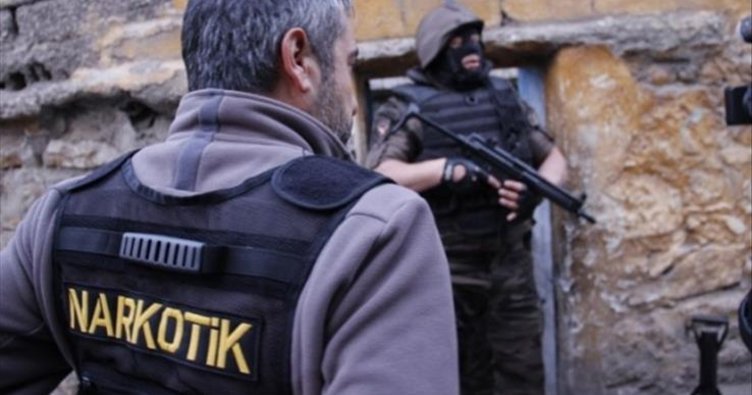 Türkiyə polisi iki narkotik qruplaşmasını çökərdib
