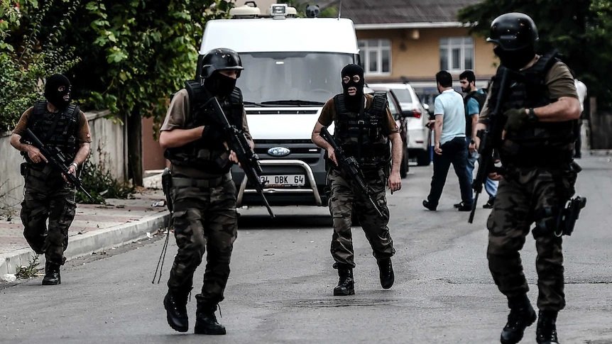 İzmirdə İŞİD-ə qarşı keçirilən əməliyyat zamanı 10 nəfər saxlanılıb
