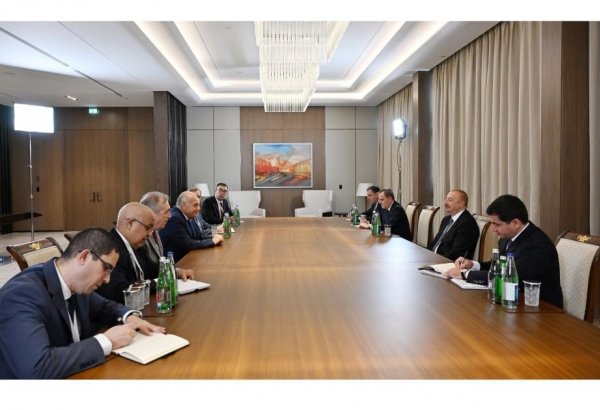 Президент Ильхам Алиев принял министра иностранных дел и национального сообщества за рубежом Алжира