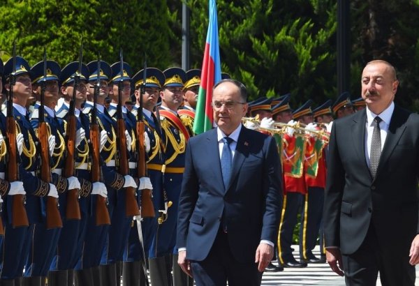 Baku holds official welcome ceremony for President of Albania