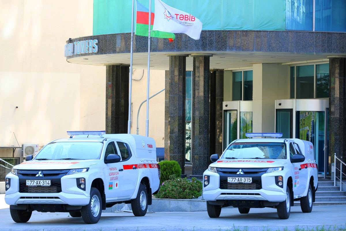 Из Японии в Азербайджан привезены машины скорой медицинской помощи