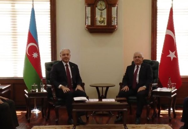 Assistant to President of Azerbaijan meets with Turkish national defense minister