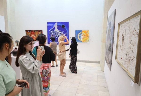 Творческая выставка художников Южной Кореи и Узбекистана