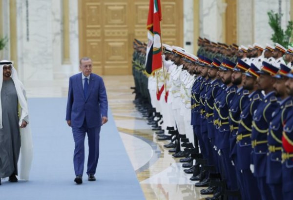 Эрдоган посетил с официальным визитом ОАЭ