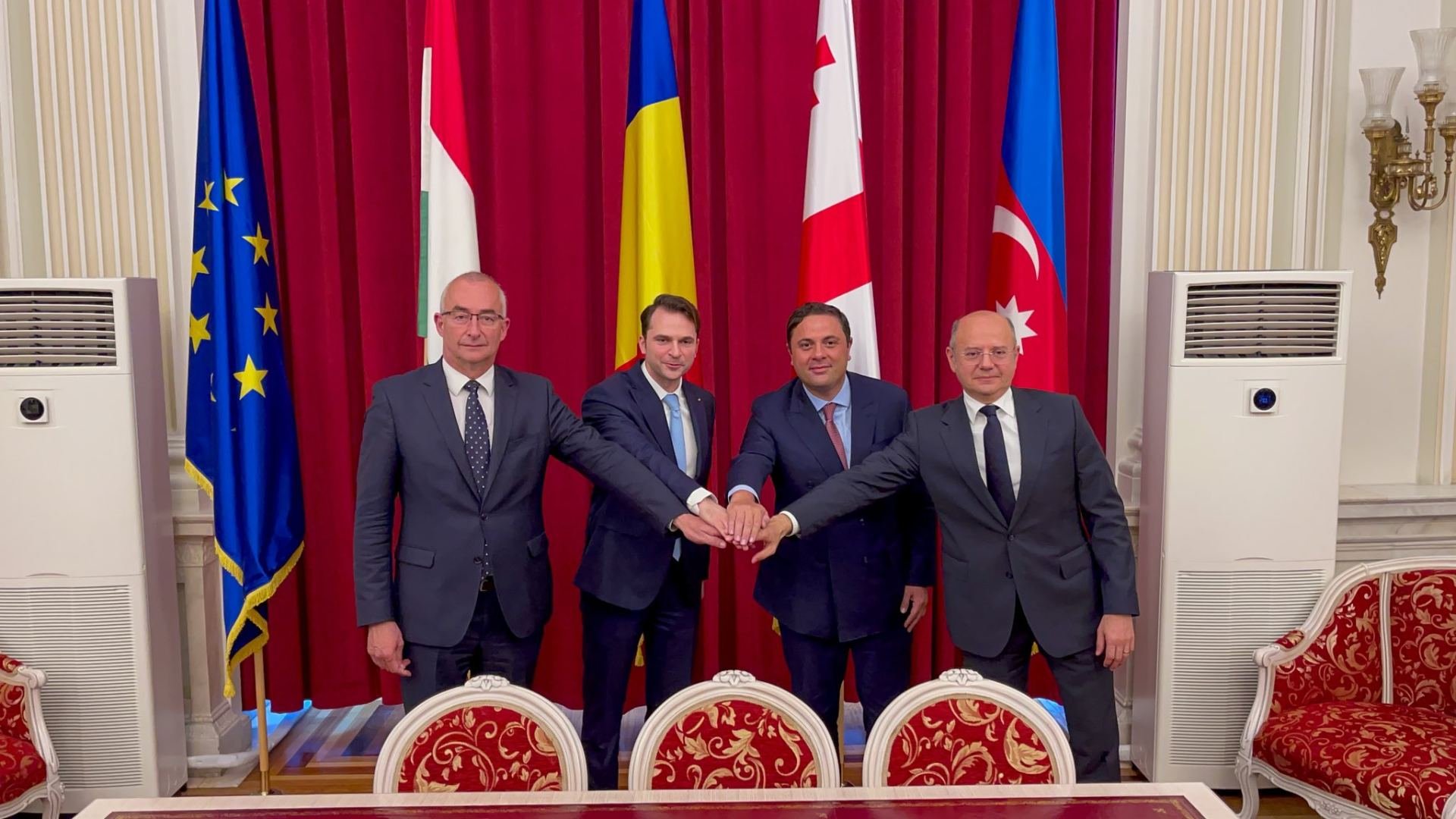 Azərbaycan yaşıl enerjinin Avropaya ötürülməsi üçün Buxarestdə Anlaşma Memorandumu imzaladı