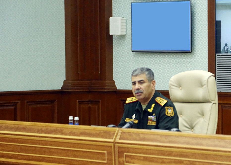 Azerbaijani defense minister meets vice chairman of Central Military Commission of China