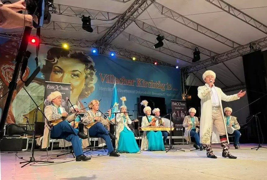 Ovations for Kazakh musicians at Austria’s biggest folklore festival