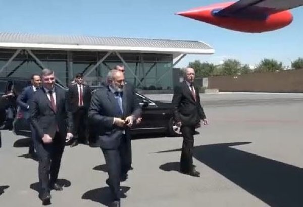 Armenian PM visits area in Azerbaijan's Zangezur after fiasco at UN