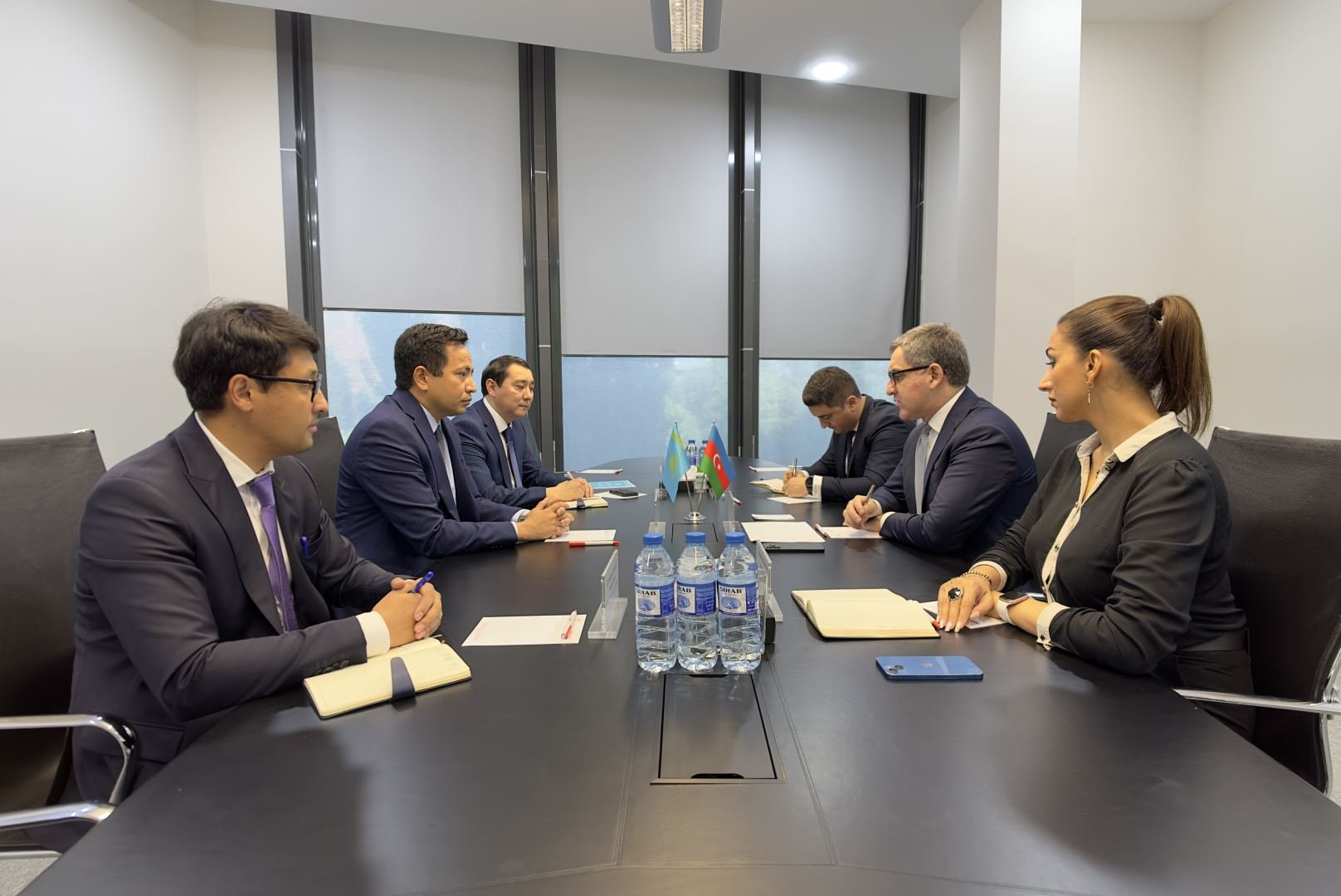 Azerbaijan, Kazakhstan review investment cooperation in catering sector