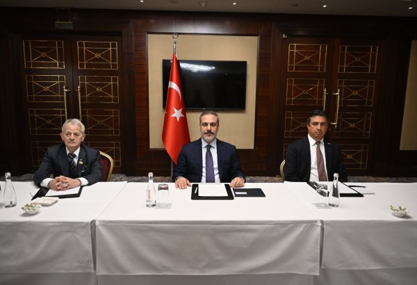 Hakan Fidan Krım Tatar Türk İcmasının liderləri ilə görüşüb