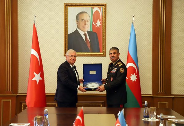 Türkiye's National Defense Minister congratulates Azerbaijani counterpart
