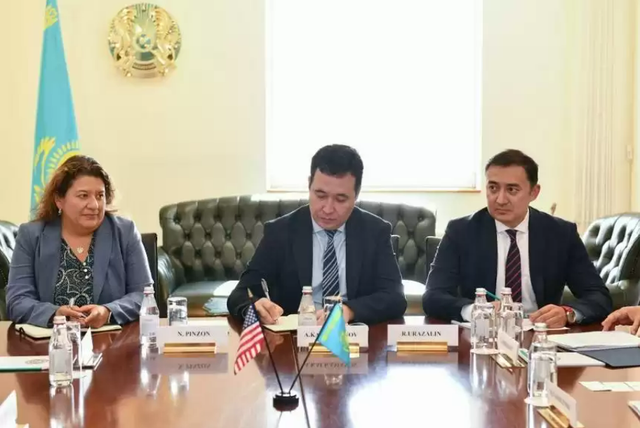 Kazakhstan-USAID cooperation development prospects discussed - TurkicWorld