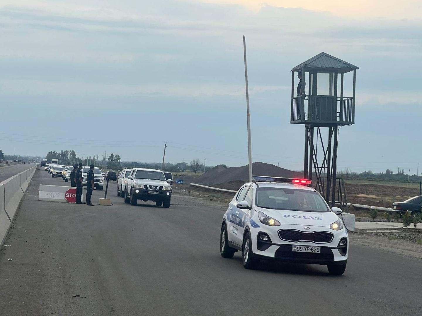 Автоколонна с гумпомощью из Баку въехала на освобожденные территории Азербайджана