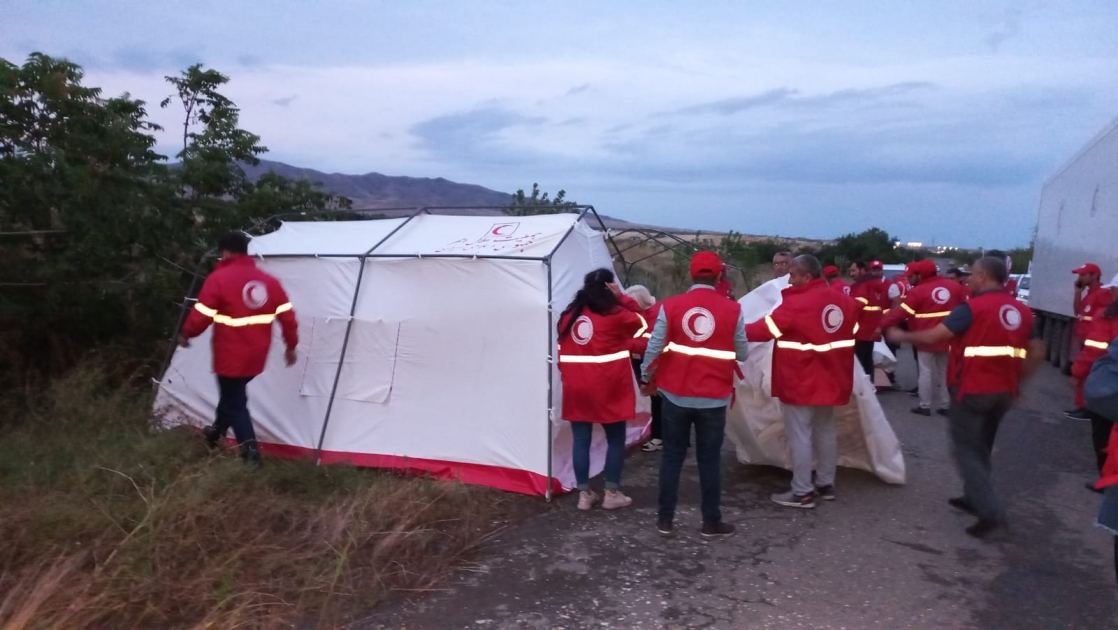 Сотрудники Общества Красного полумесяца Азербайджана переночуют в палатках на дороге Агдам-Ханкенди