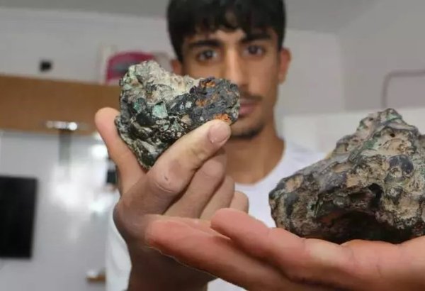 Türkiyəyə düşən meteorit parçası hərraca çıxarılıb