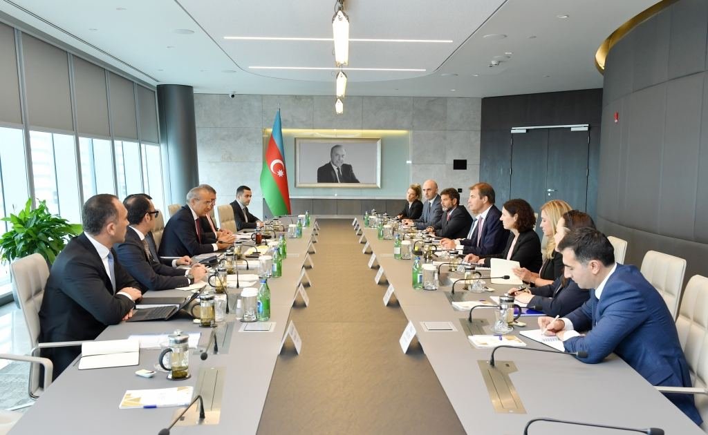 Обсуждено развитие сотрудничества между Азербайджаном и ЕБРР