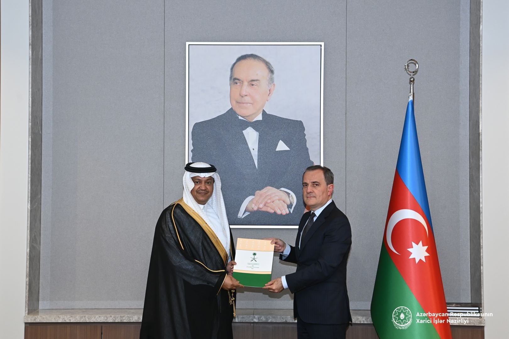 Посол Саудовской Аравии вручил копии верительных грамот главе МИД Азербайджана