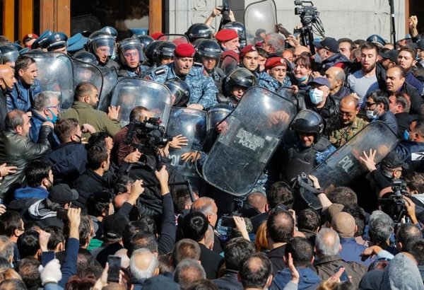 Ermənistan polisi İrəvanda keçirilən etiraz aksiyasında 30 nəfəri saxlayıb