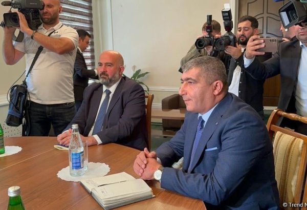 Meeting between Azerbaijan, Karabakh Armenians in Yevlakh underway - first footage
