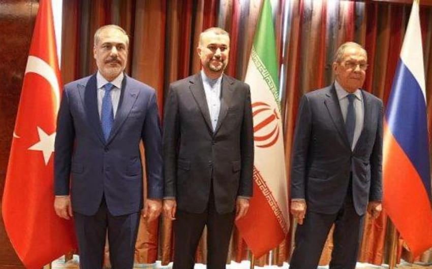 Главы МИД РФ, Ирана и Турции провели встречу на полях ГА ООН
