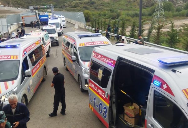 Ambulances accompanied by ICRC pass from Gorus in direction of Azerbaijan's Khankendi