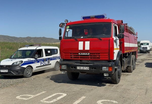 10 транспортных средств специального назначения МЧС отправились в Ханкенди