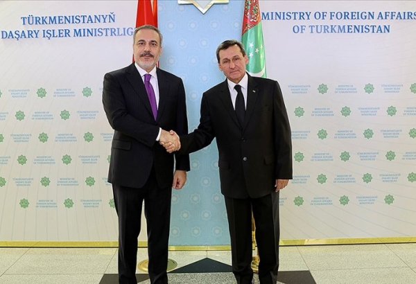 Dışişleri Bakanı Fidan, Türkmenistan Dışişleri Bakanı Meredov'la görüştü