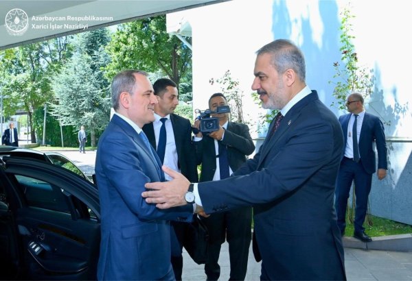 Главы МИД Азербайджана и Турции обсудили мирную повестку дня с Арменией