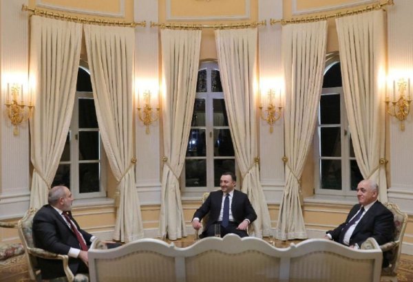 Али Асадов и Никол Пашинян встретились в Тбилиси