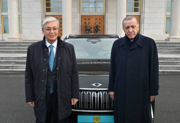 Turkish president presents TOGG electric car to Kazakh president