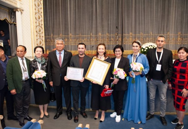 В Баку названы победители I Международного театрального фестиваля ТЮРКСОЙ