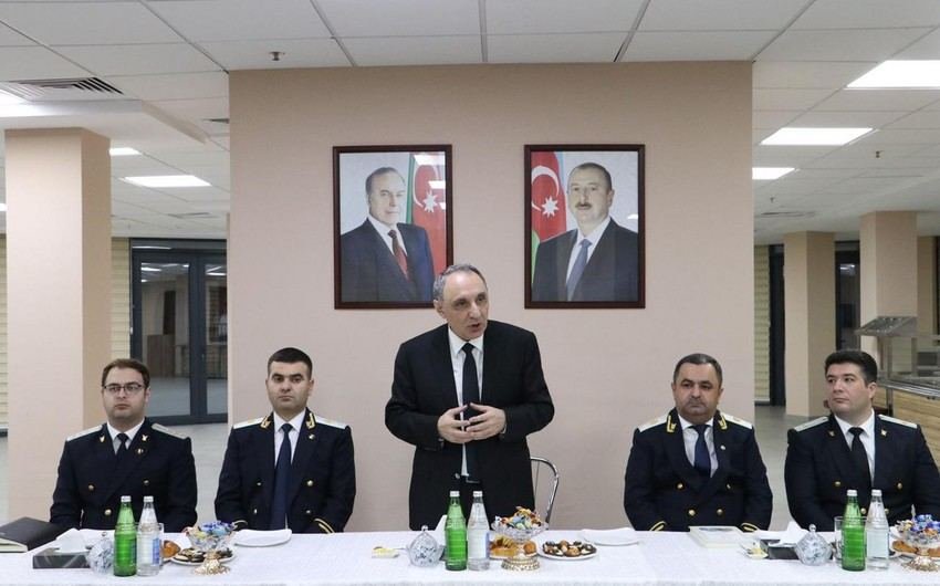 Baş prokuror Kamran Əliyev prokurorluğun veteranları ilə görüşüb